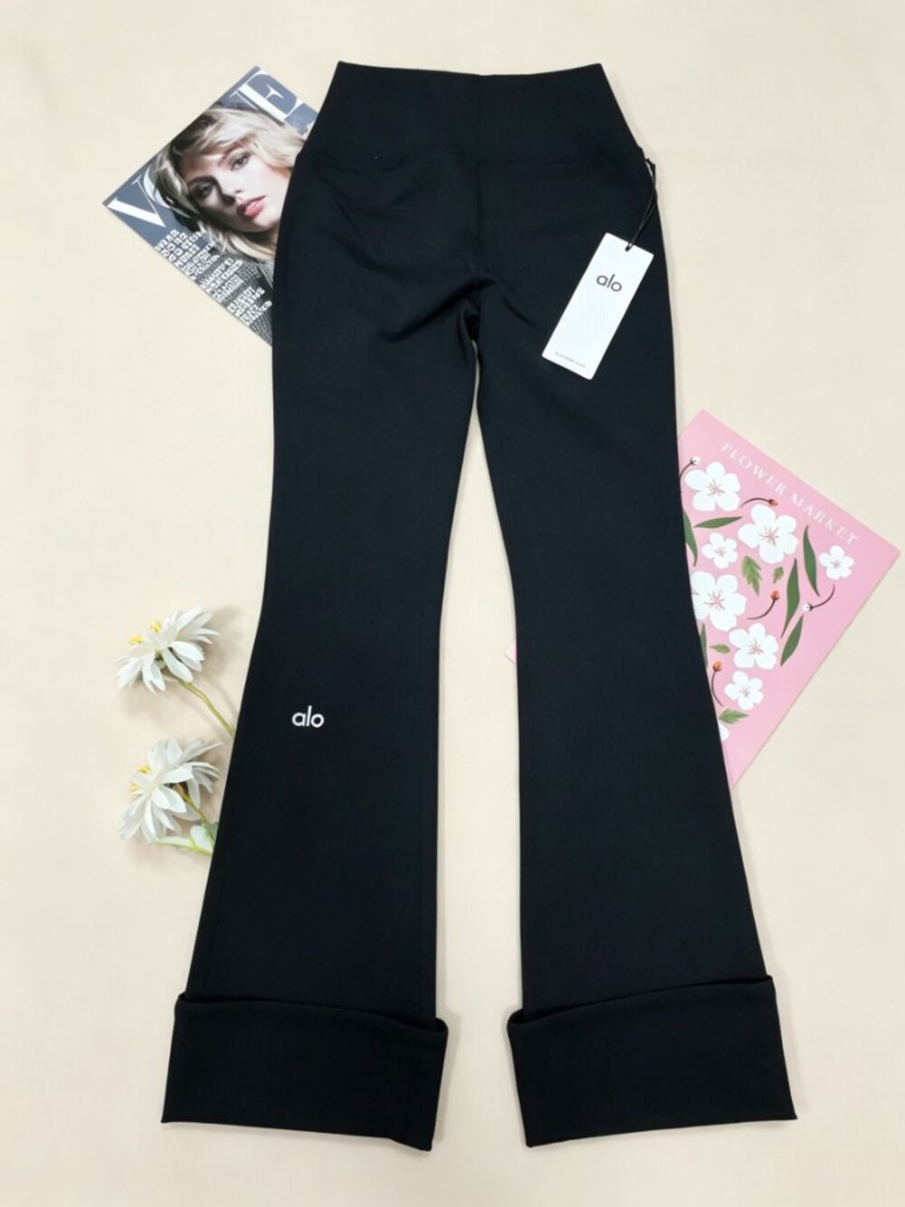 New With Tags🖤Alo Yoga Airbrush High-Waist Bootcut Legging🕶️Black (Regular) - Picture 4 of 14